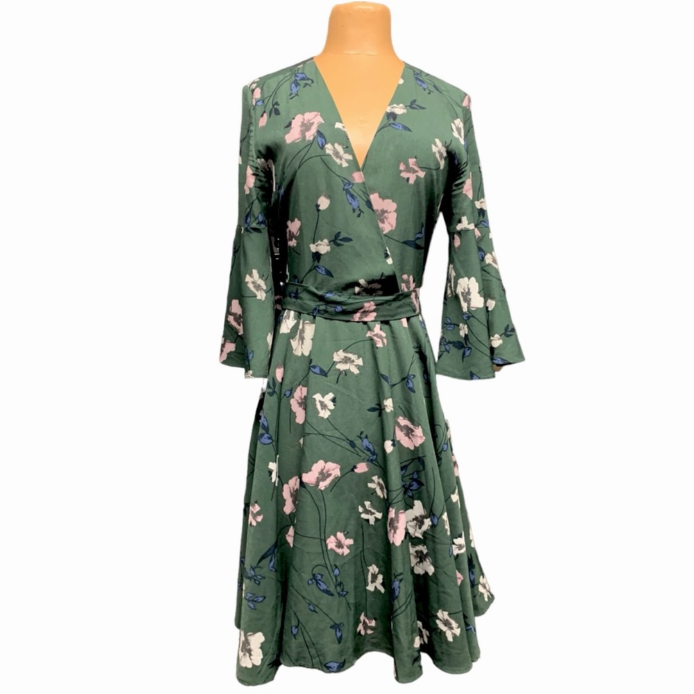 Akaiv. Dress